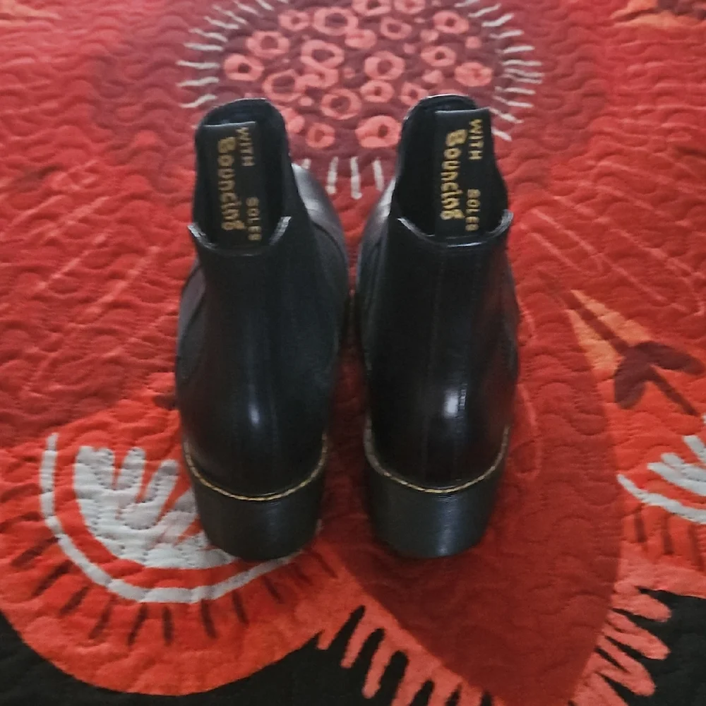 Dr. Martens Black Platform Chelsea Booties *Womens Size 7 - Picture 3 of 9